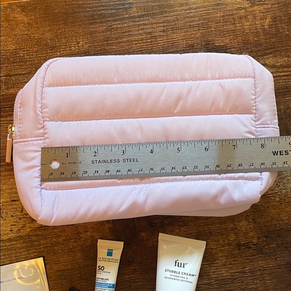 ❤️ 2/$20 or 3/$25 Makeup & Skin Care Bundle Smashbox Cecred Makeup Puffy Bag - Picture 2 of 10